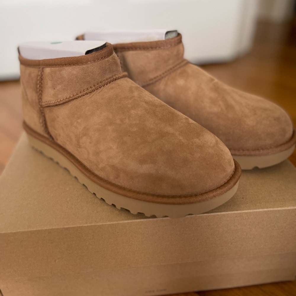 Brand New Ultra Mini Uggs in Chestnut! Size 8